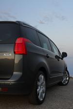 Peugeot 5008 2009 года